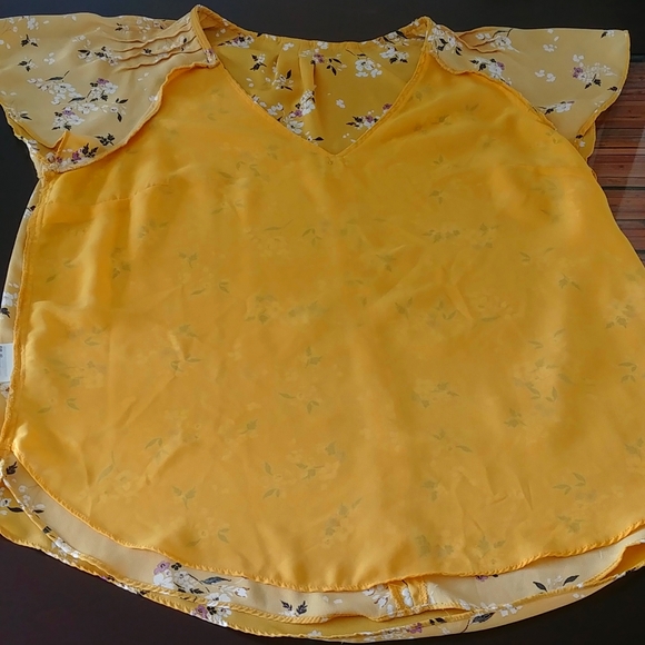 H&M Ladies Floral Design Light Shirt - Picture 9 of 9